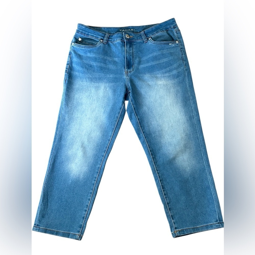 Tahari Light Wash Straight Leg Cropped Jeans Mid Rise Minimalist Classic 10P